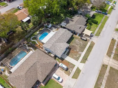 7264 56th Avenue N St Petersburg FL 33709