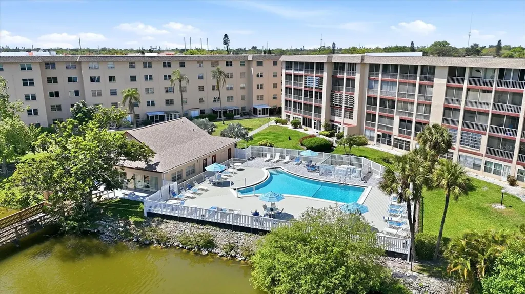 4137 Lake Bayshore Drive Bradenton FL 34205