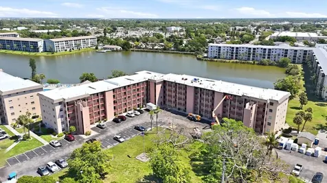 4137 Lake Bayshore Drive Bradenton FL 34205