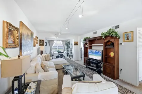 4137 Lake Bayshore Drive Bradenton FL 34205
