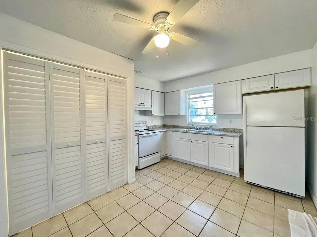 3826 Lakeshore Drive Tampa FL 33604