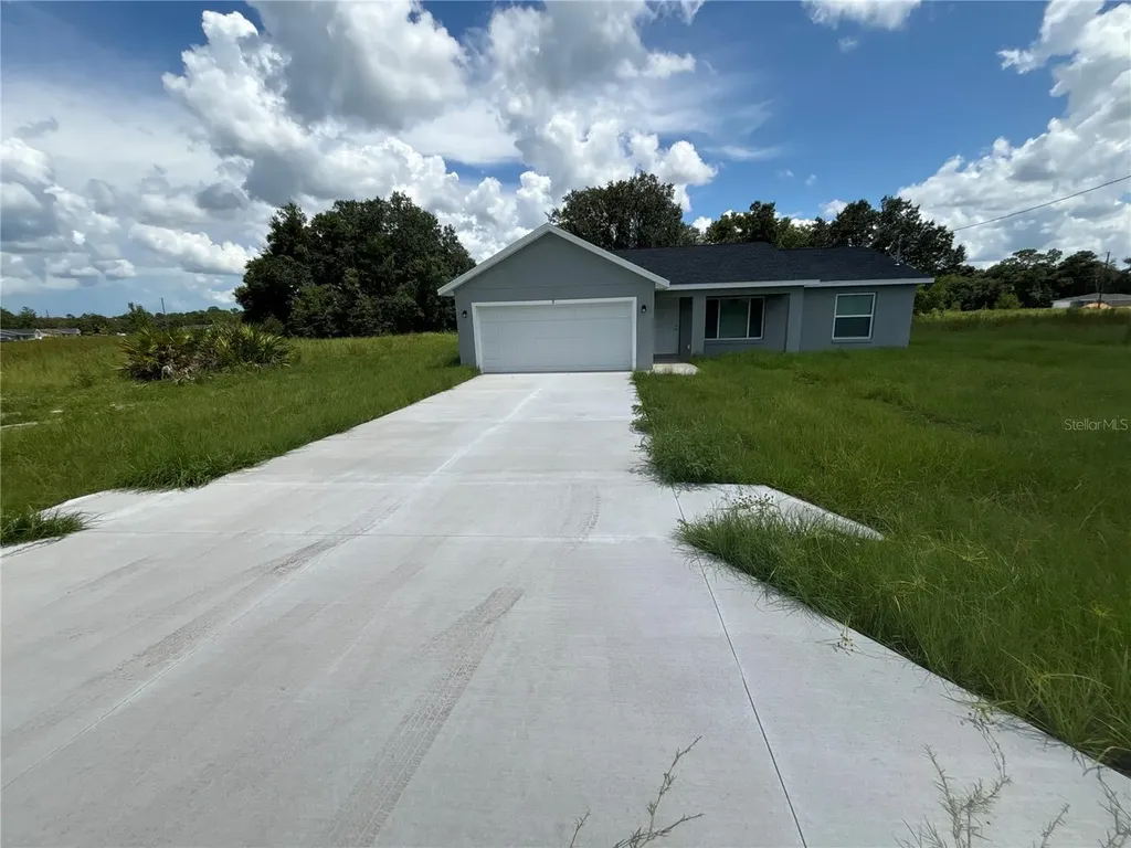 9 Malauka Loop Lane Ocklawaha FL 32179
