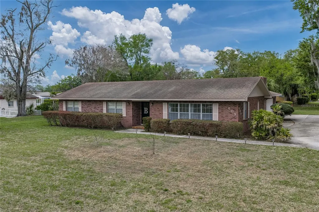 609 W Pipkin Road Lakeland FL 33813