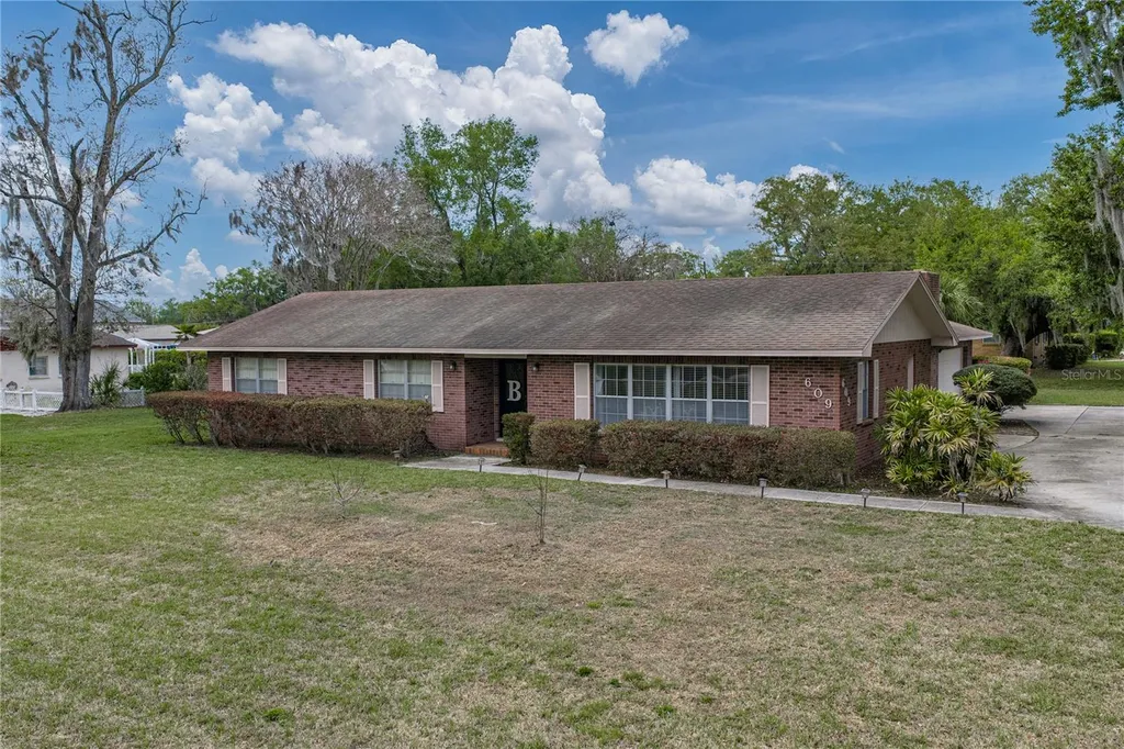 609 W Pipkin Road Lakeland FL 33813