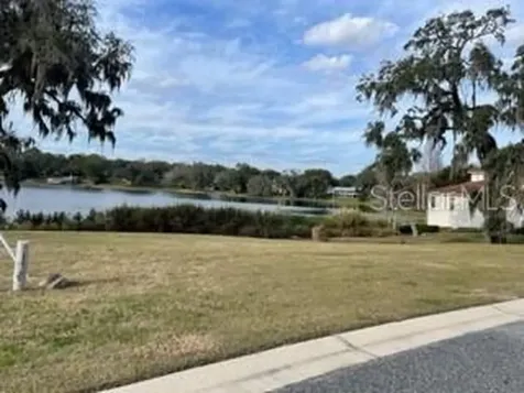 425 W Blue Water Edge Drive Eustis FL 32736