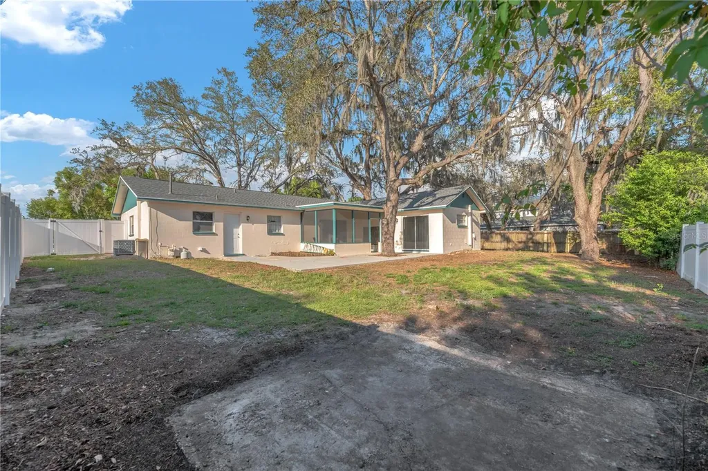 1001 Hallwood Loop Brandon FL 33511