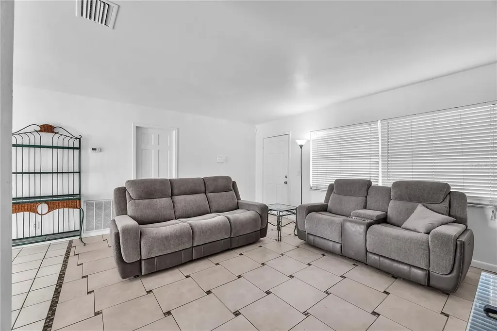 1001 Hallwood Loop Brandon FL 33511
