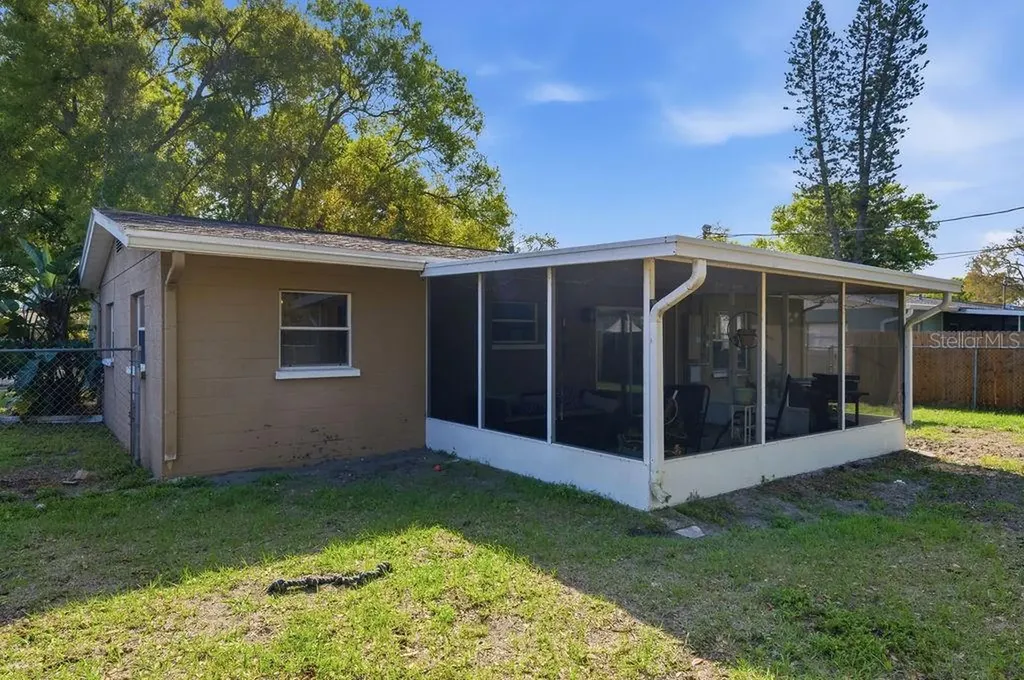 8520 109th Way Seminole FL 33772