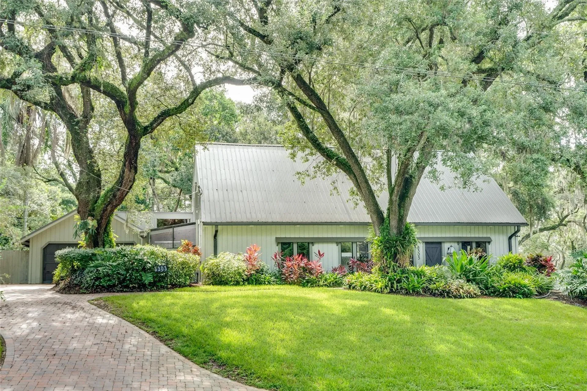 8303 N River Oaks Court Tampa FL 33617