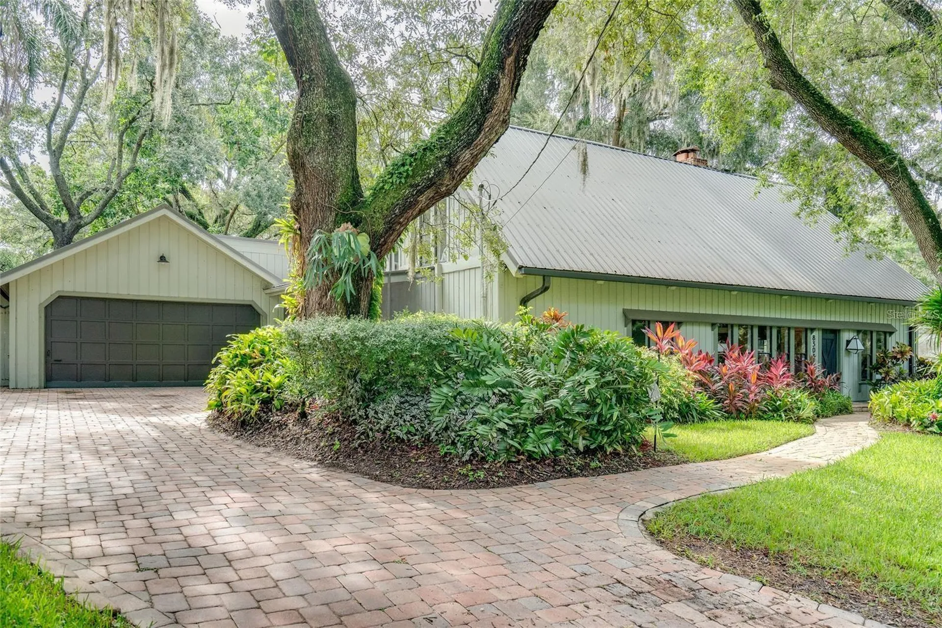 8303 N River Oaks Court Tampa FL 33617