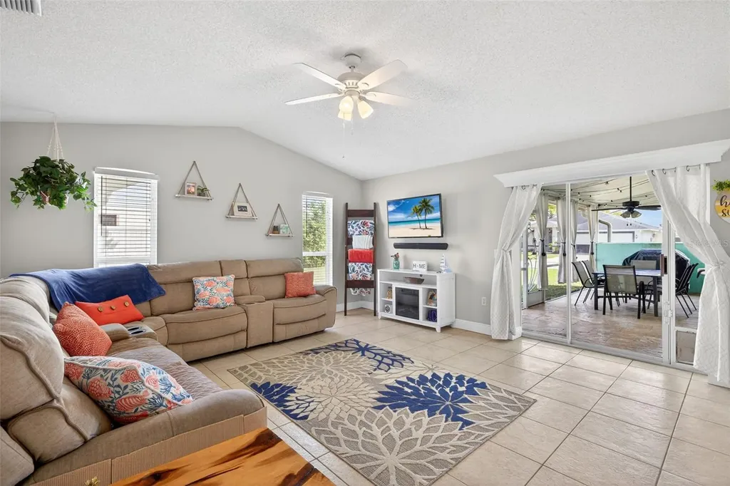 3907 57th Place E Bradenton FL 34203