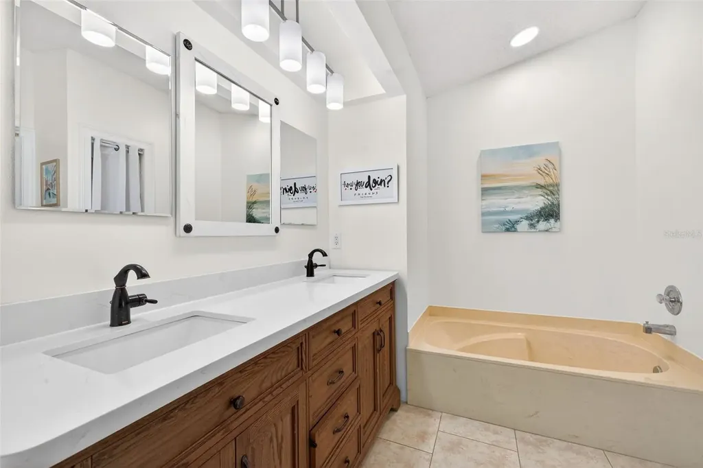3907 57th Place E Bradenton FL 34203