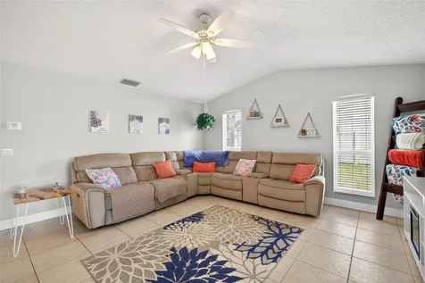 3907 57th Place E Bradenton FL 34203