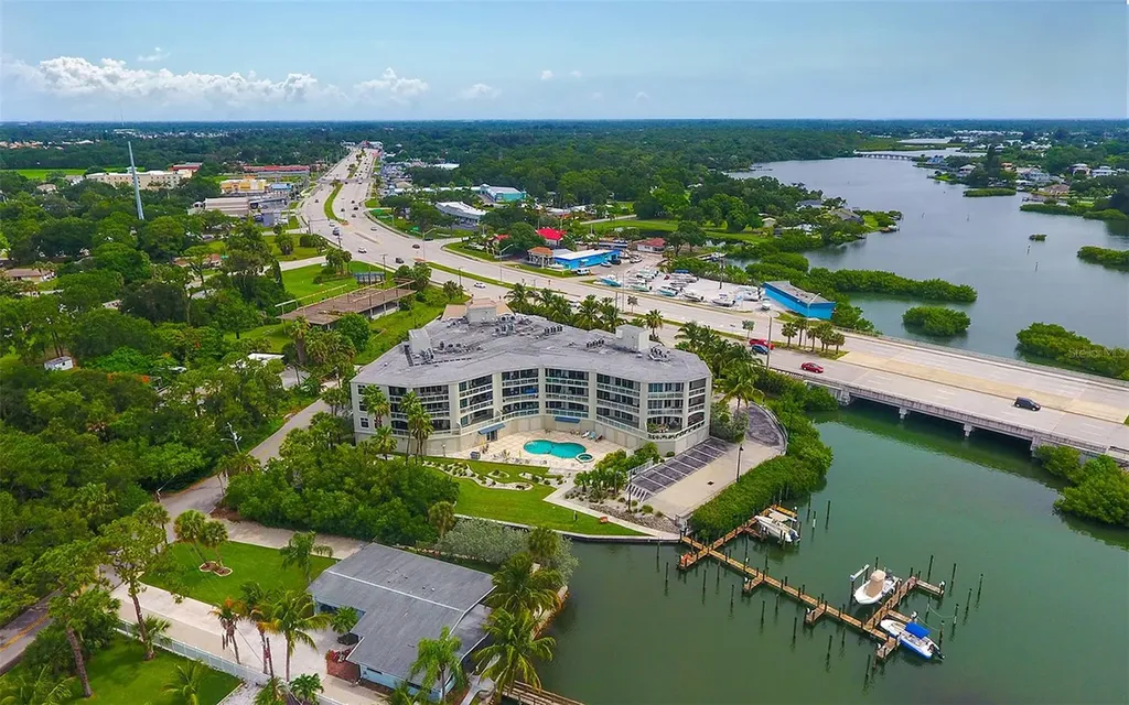 516 Tamiami Trail S Nokomis FL 34275