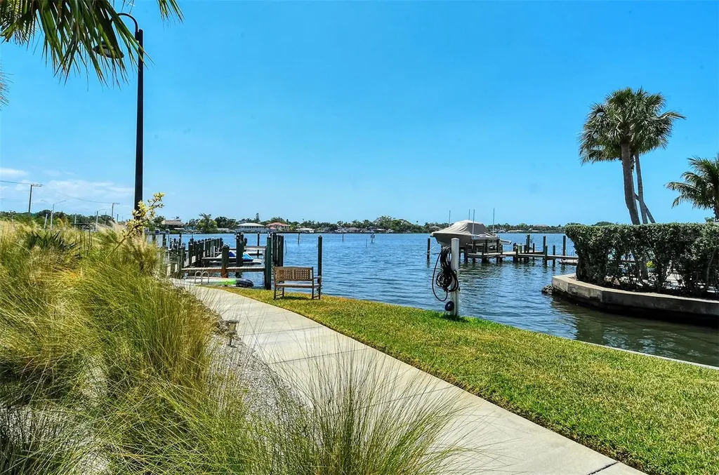516 Tamiami Trail S Nokomis FL 34275