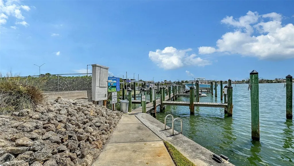 516 Tamiami Trail S Nokomis FL 34275