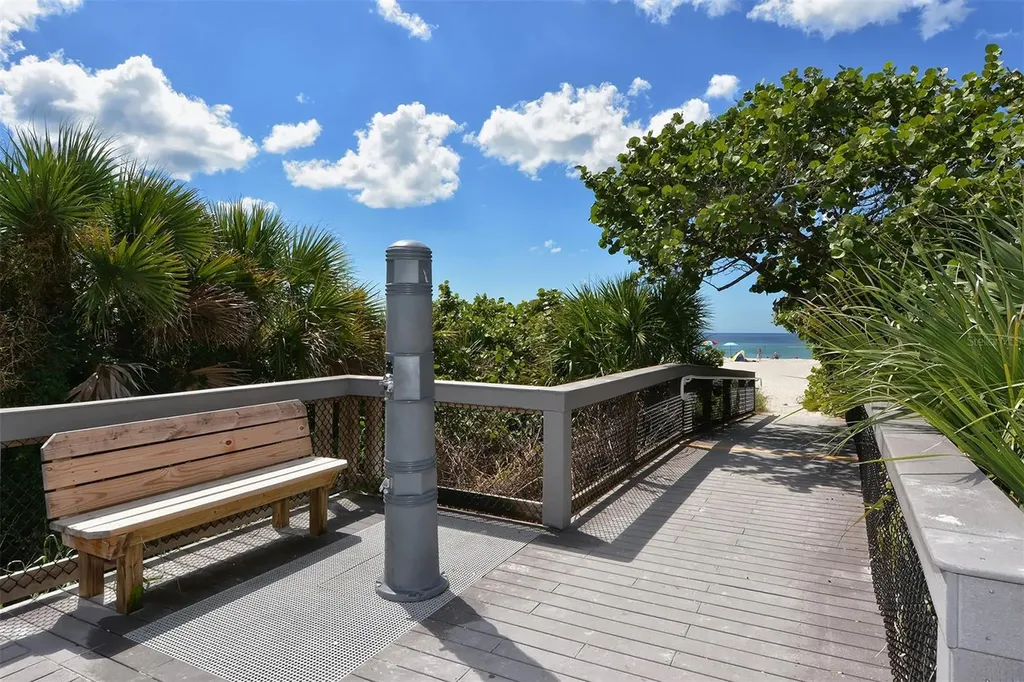 516 Tamiami Trail S Nokomis FL 34275