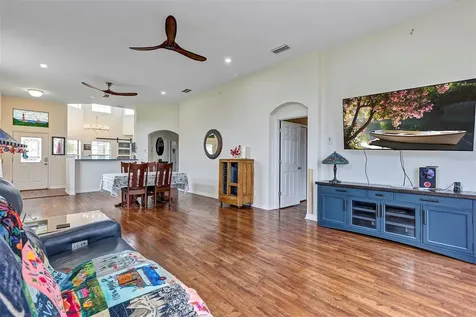 5481 Bounty Circle Tavares FL 32778