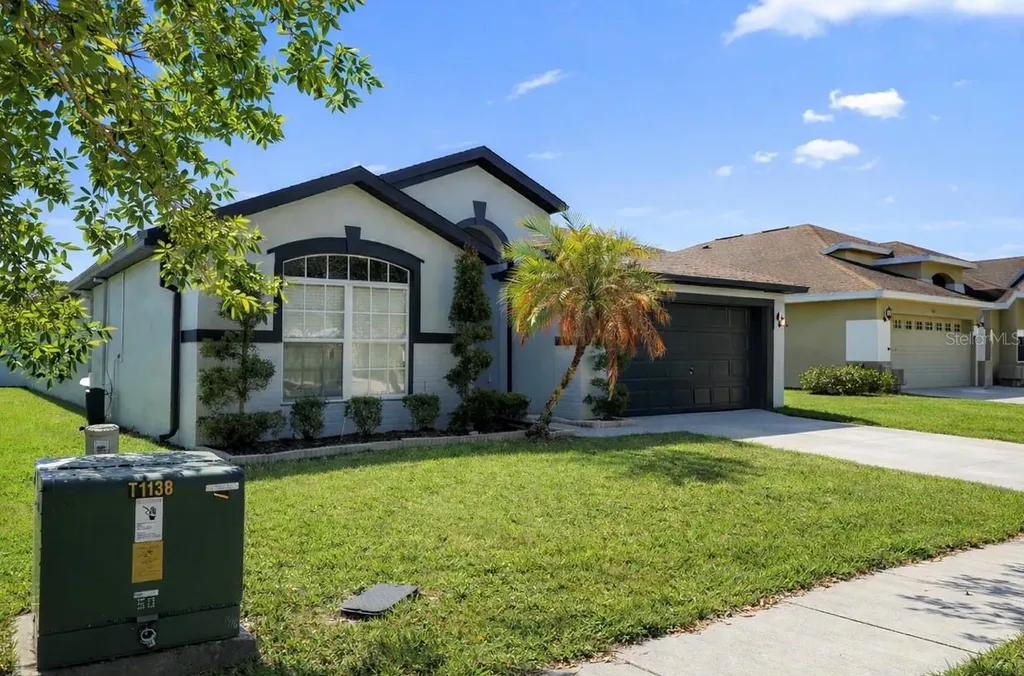 2704 Lucas Lakes Lane Kissimmee FL 34744