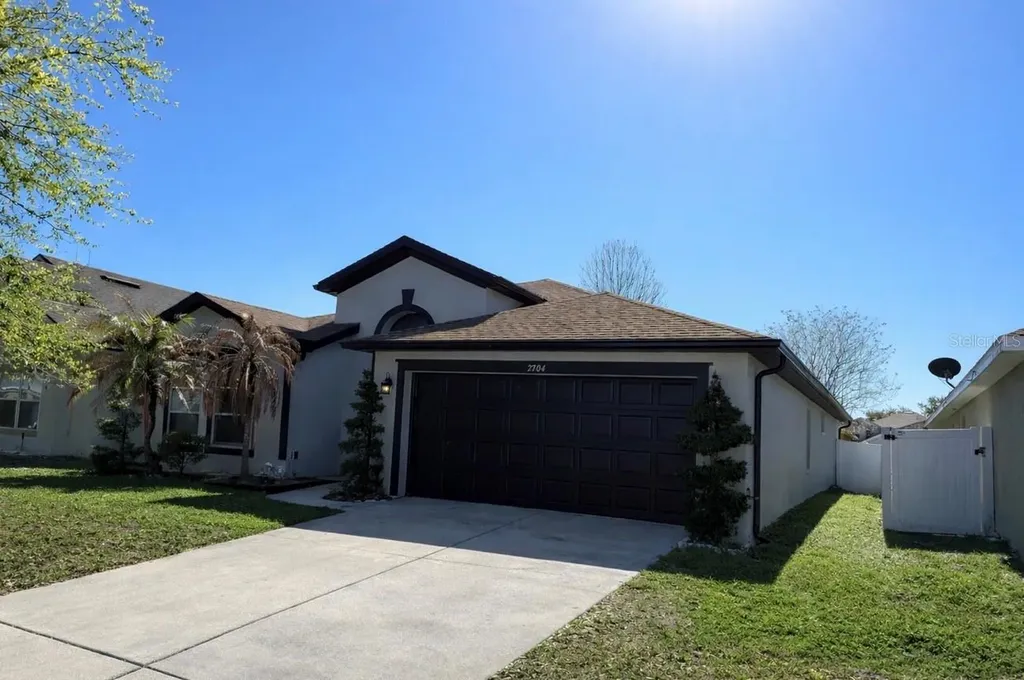 2704 Lucas Lakes Lane Kissimmee FL 34744