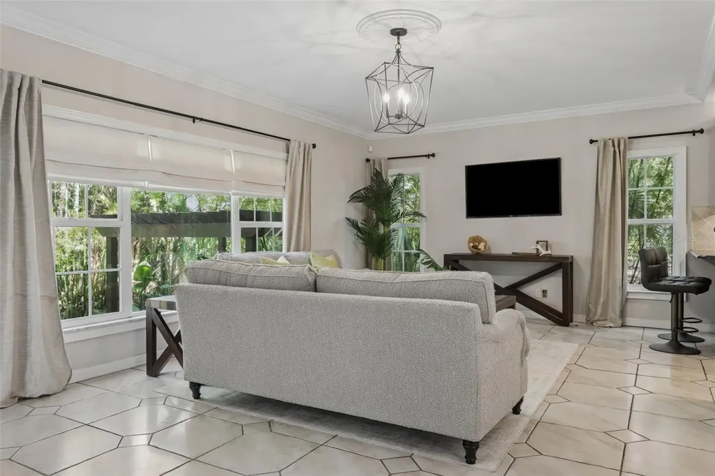 813 S West Shore Boulevard Tampa FL 33609