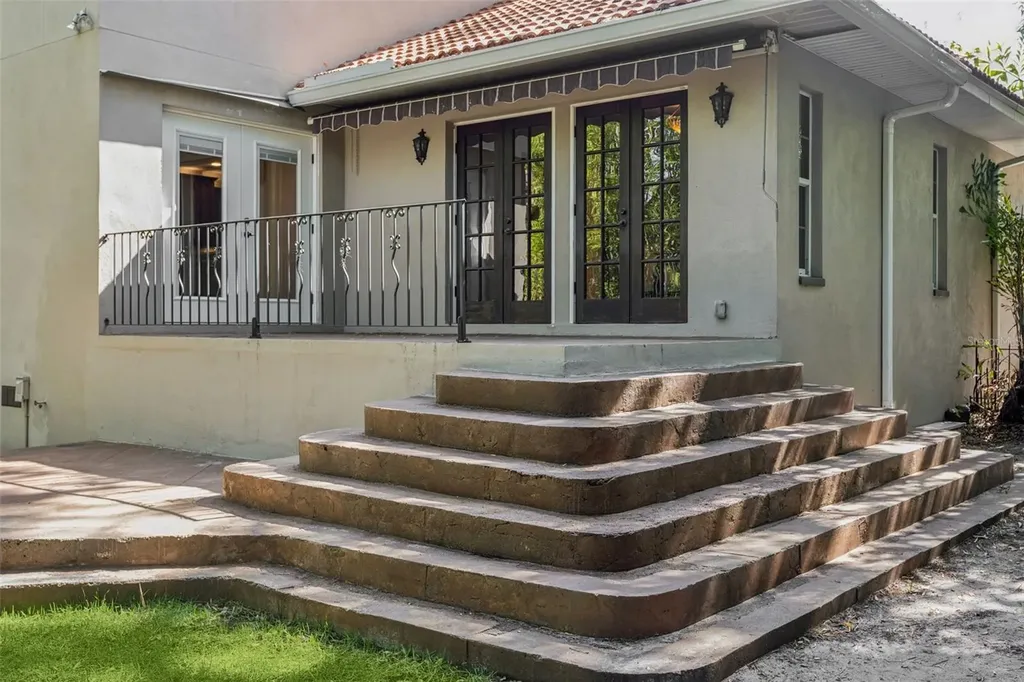 813 S West Shore Boulevard Tampa FL 33609