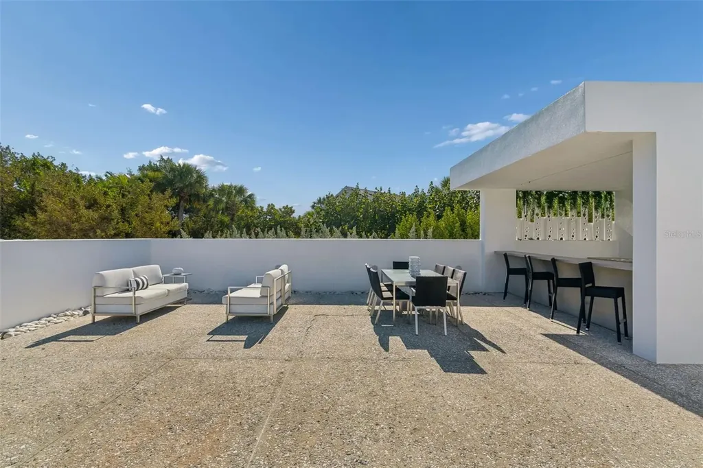 7647 Sanderling Road Sarasota FL 34242