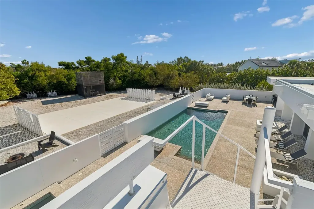 7647 Sanderling Road Sarasota FL 34242