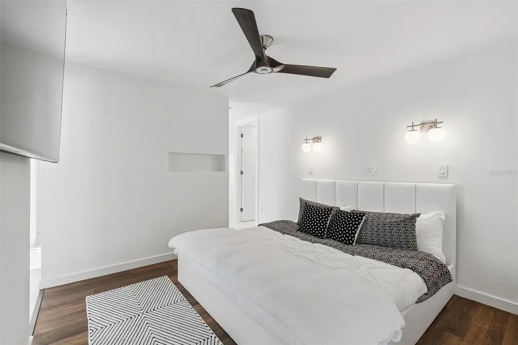 7647 Sanderling Road Sarasota FL 34242