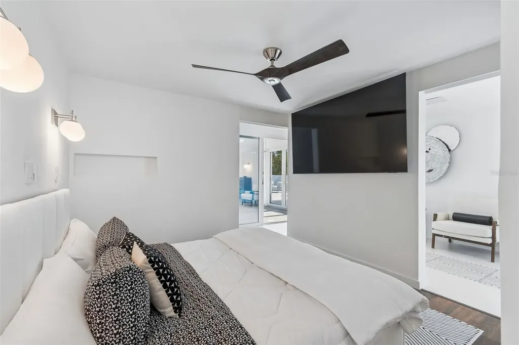 7647 Sanderling Road Sarasota FL 34242