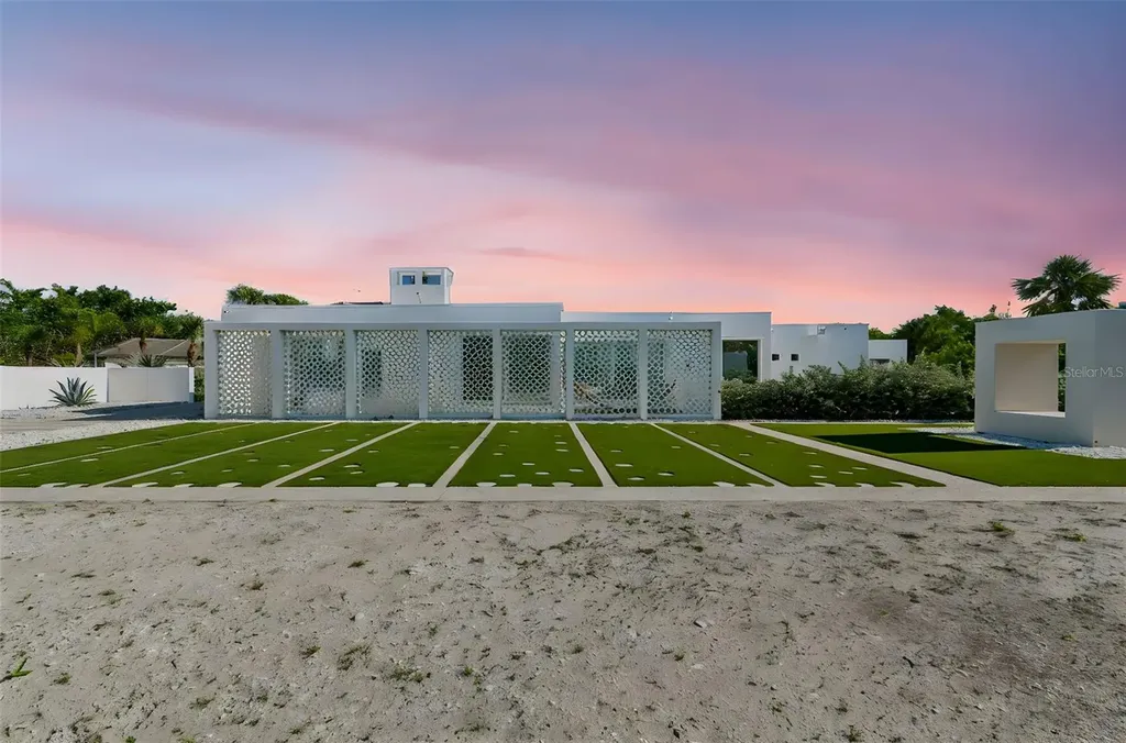 7647 Sanderling Road Sarasota FL 34242