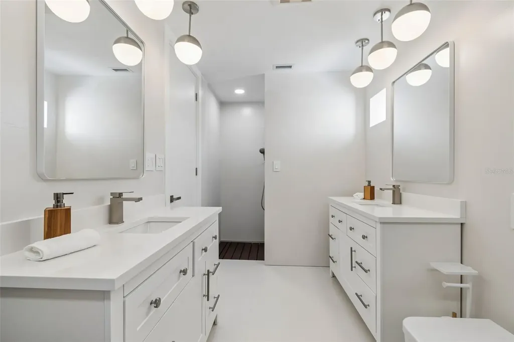 7647 Sanderling Road Sarasota FL 34242
