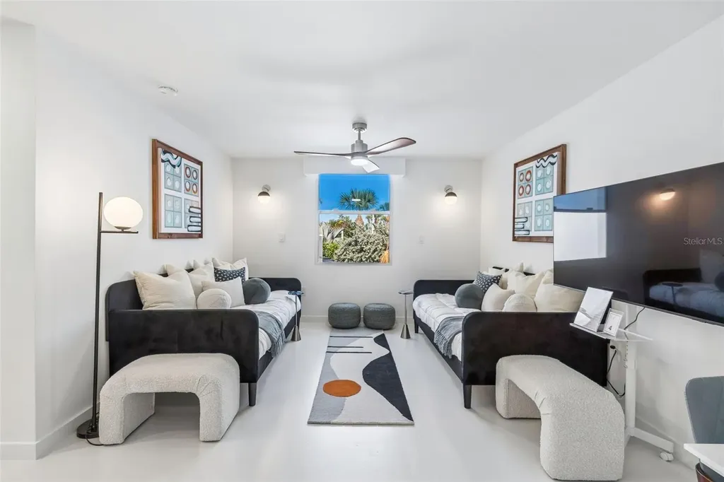 7647 Sanderling Road Sarasota FL 34242