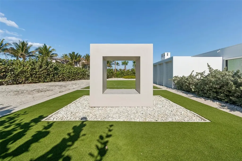 7647 Sanderling Road Sarasota FL 34242