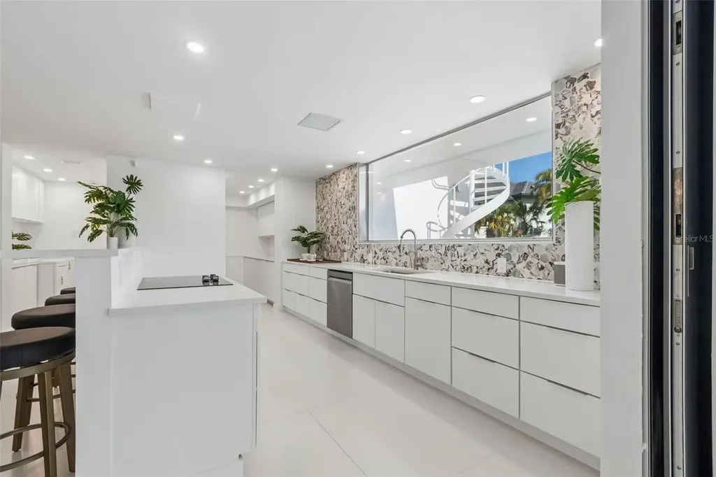 7647 Sanderling Road Sarasota FL 34242