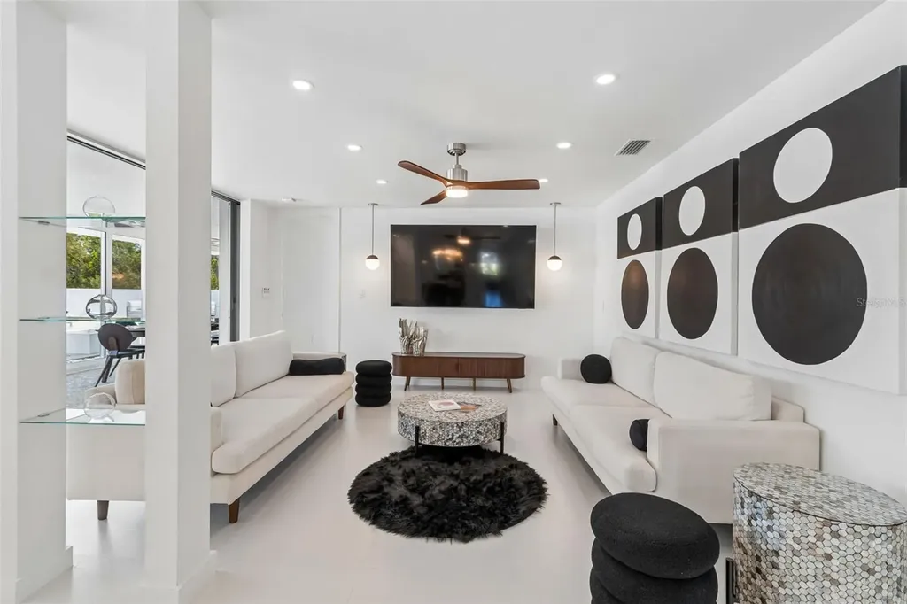 7647 Sanderling Road Sarasota FL 34242