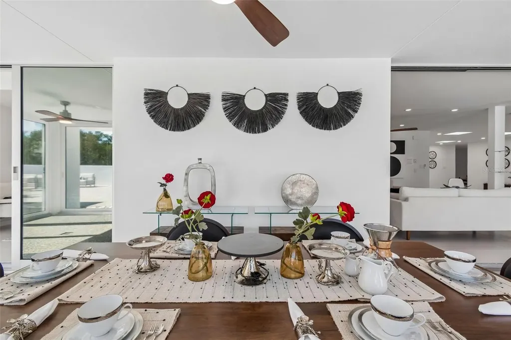 7647 Sanderling Road Sarasota FL 34242