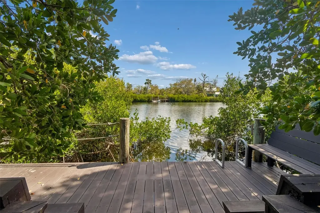 7647 Sanderling Road Sarasota FL 34242