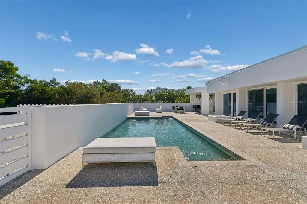 7647 Sanderling Road Sarasota FL 34242