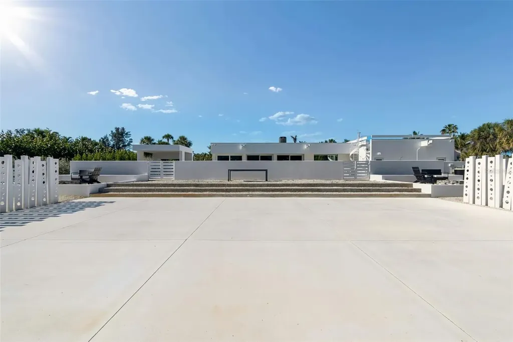 7647 Sanderling Road Sarasota FL 34242