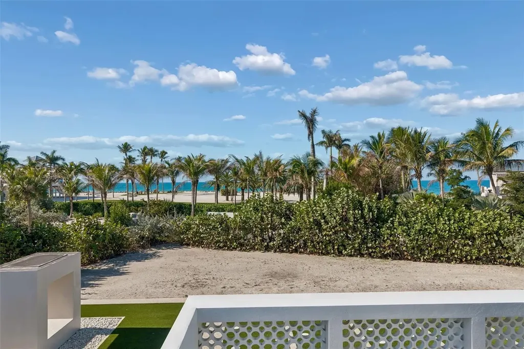 7647 Sanderling Road Sarasota FL 34242