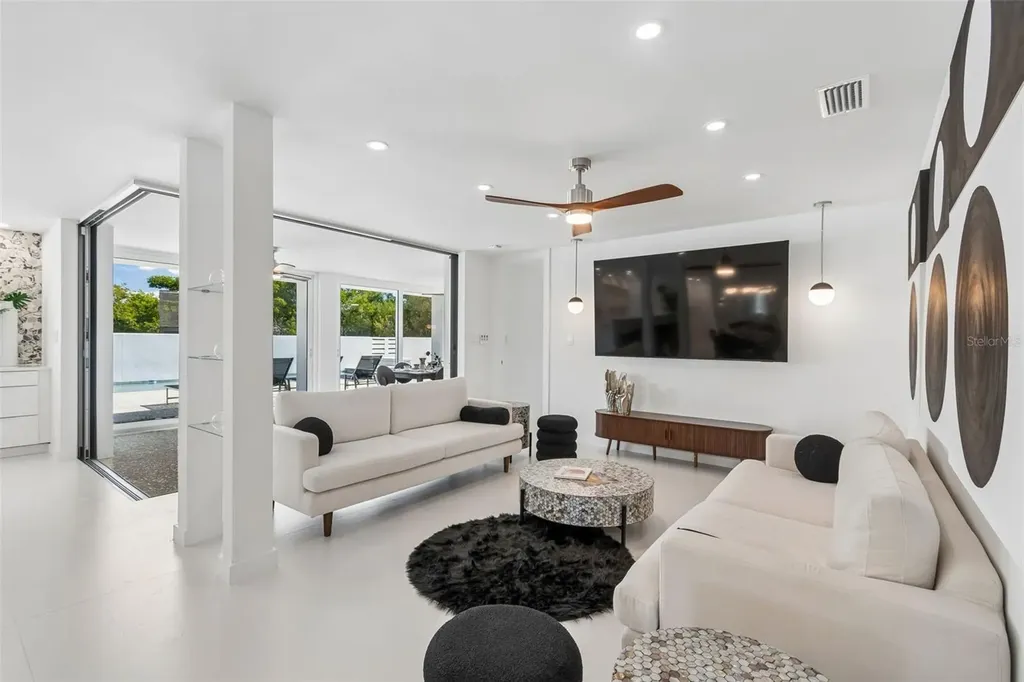 7647 Sanderling Road Sarasota FL 34242