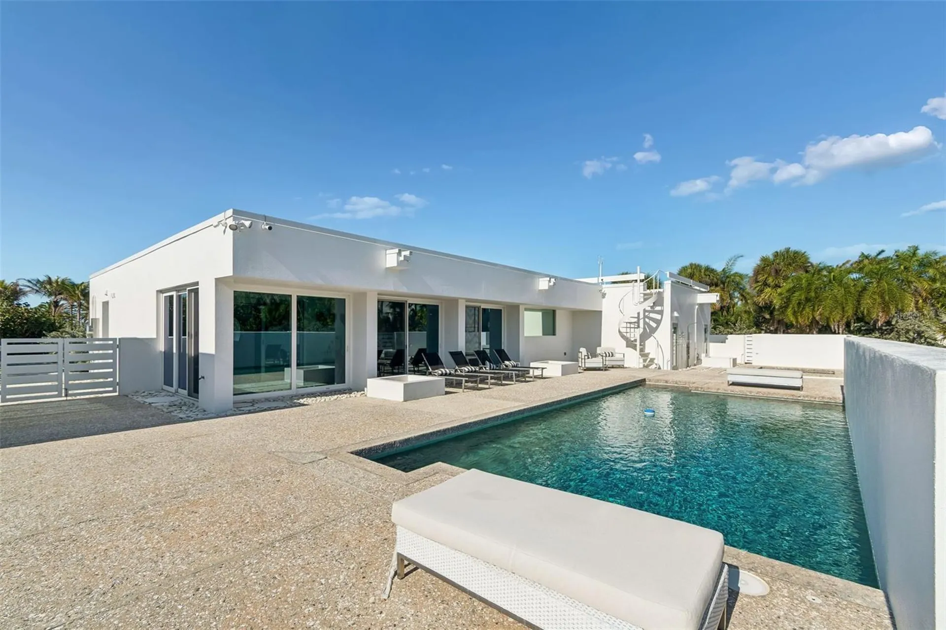 7647 Sanderling Road Sarasota FL 34242