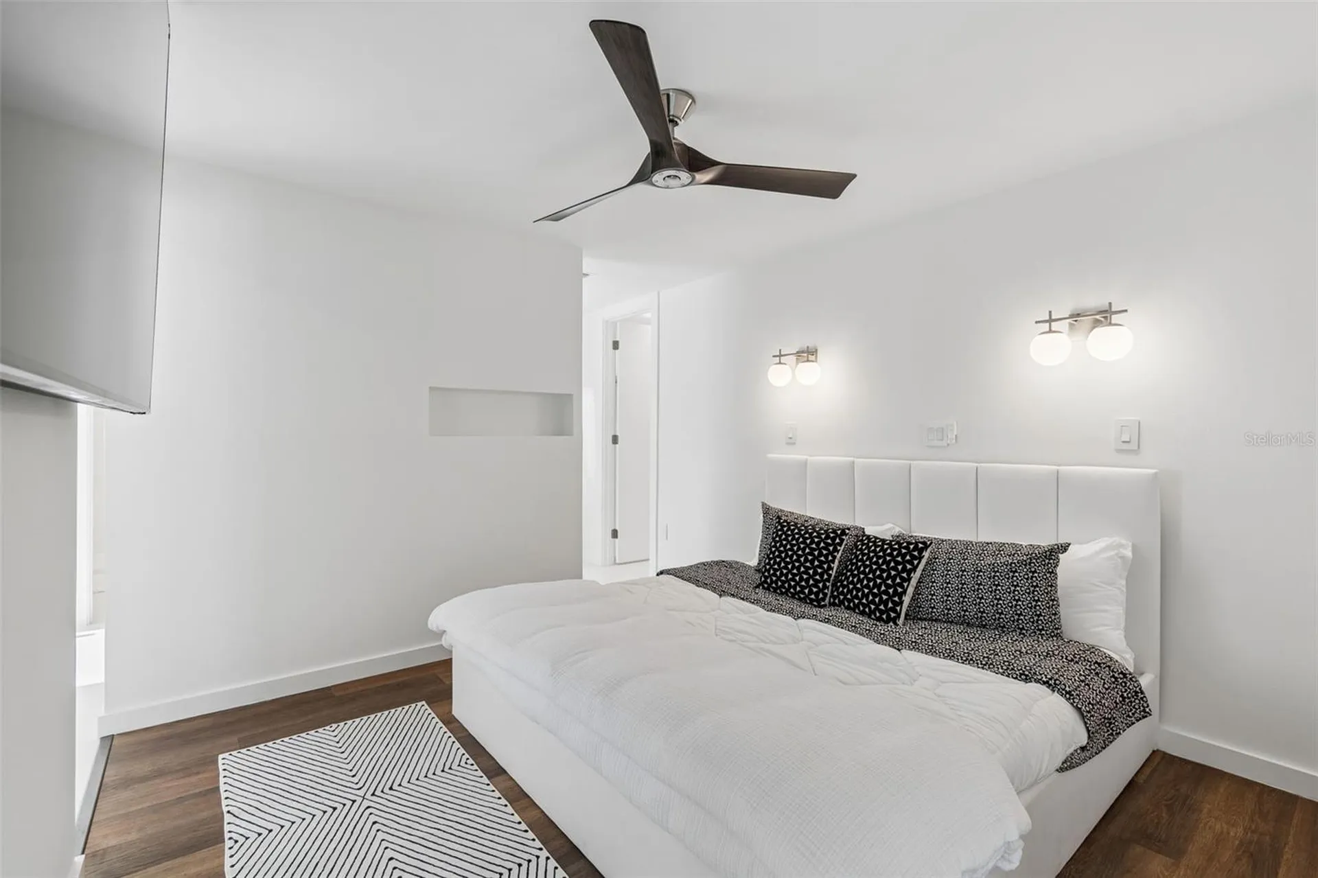 7647 Sanderling Road Sarasota FL 34242