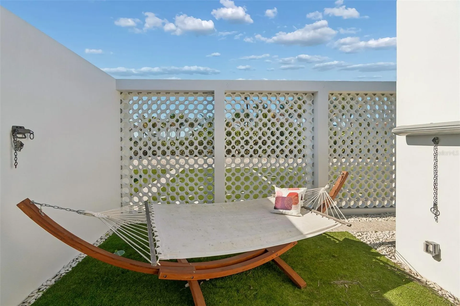 7647 Sanderling Road Sarasota FL 34242