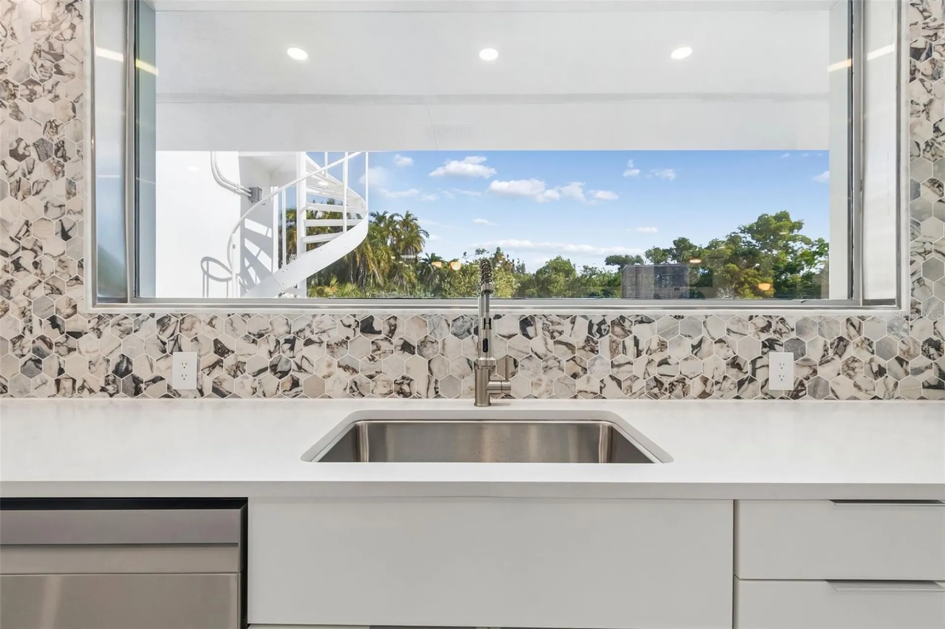 7647 Sanderling Road Sarasota FL 34242