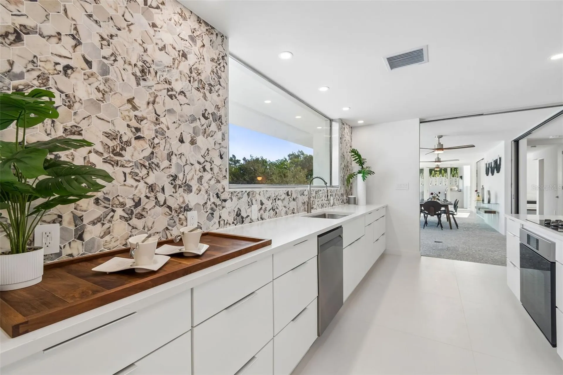 7647 Sanderling Road Sarasota FL 34242