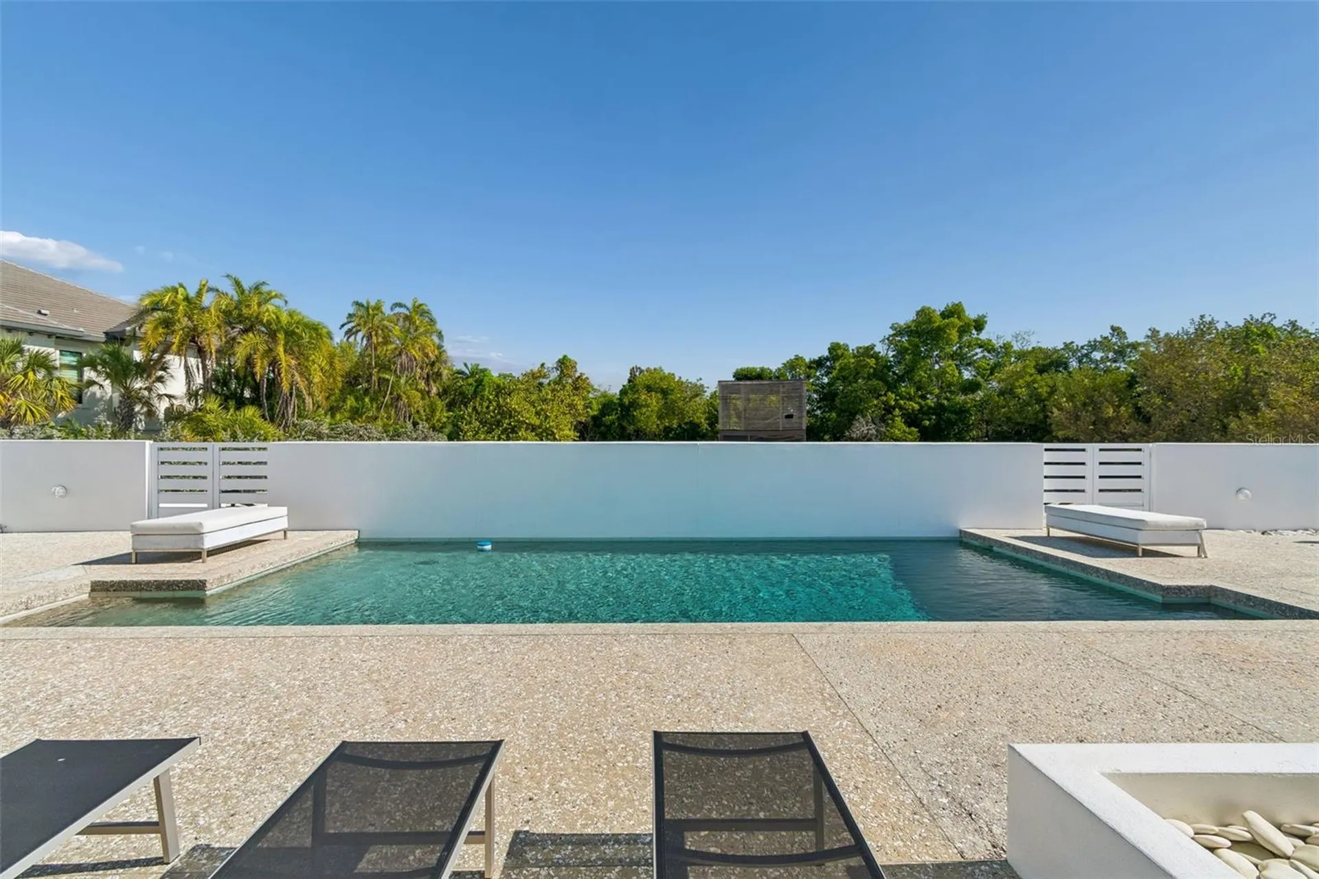 7647 Sanderling Road Sarasota FL 34242