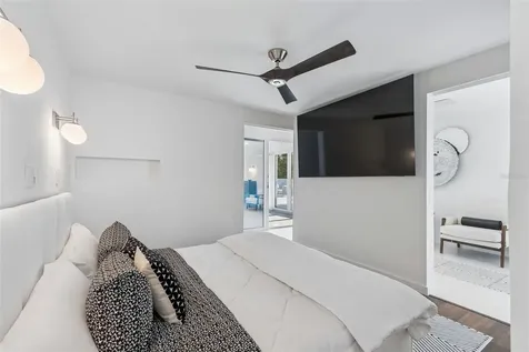 7647 Sanderling Road Sarasota FL 34242
