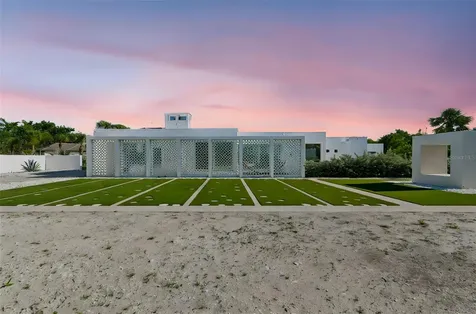 7647 Sanderling Road Sarasota FL 34242